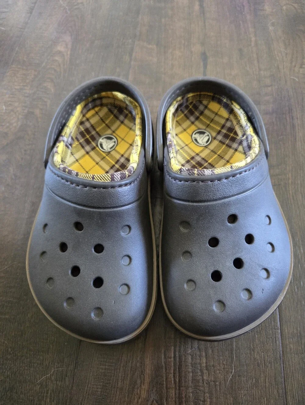 CROCS CLASSIC CLOGS BOY'S SIZE J 1 BROWN WITH PLAID LINING